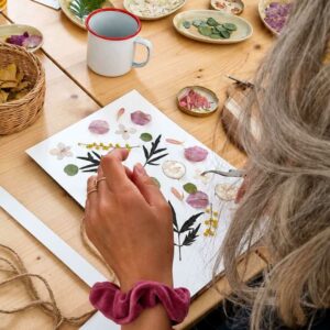 Atelier Herbier et Café gourmand - Lettre en fleurs pressées