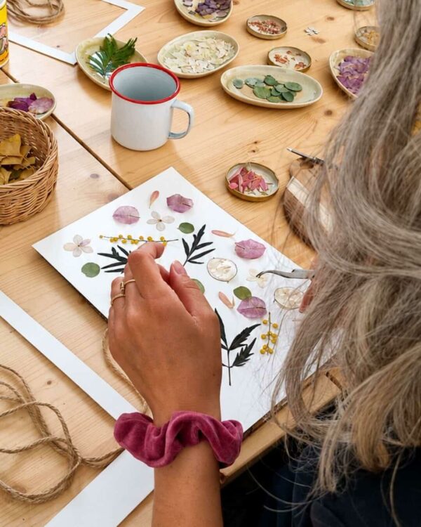 Atelier Herbier et Café gourmand - Lettre en fleurs pressées